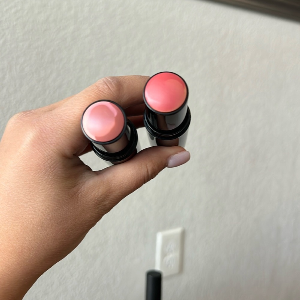 Laura Geller — Italian marble blush stick. Pink Fiore.